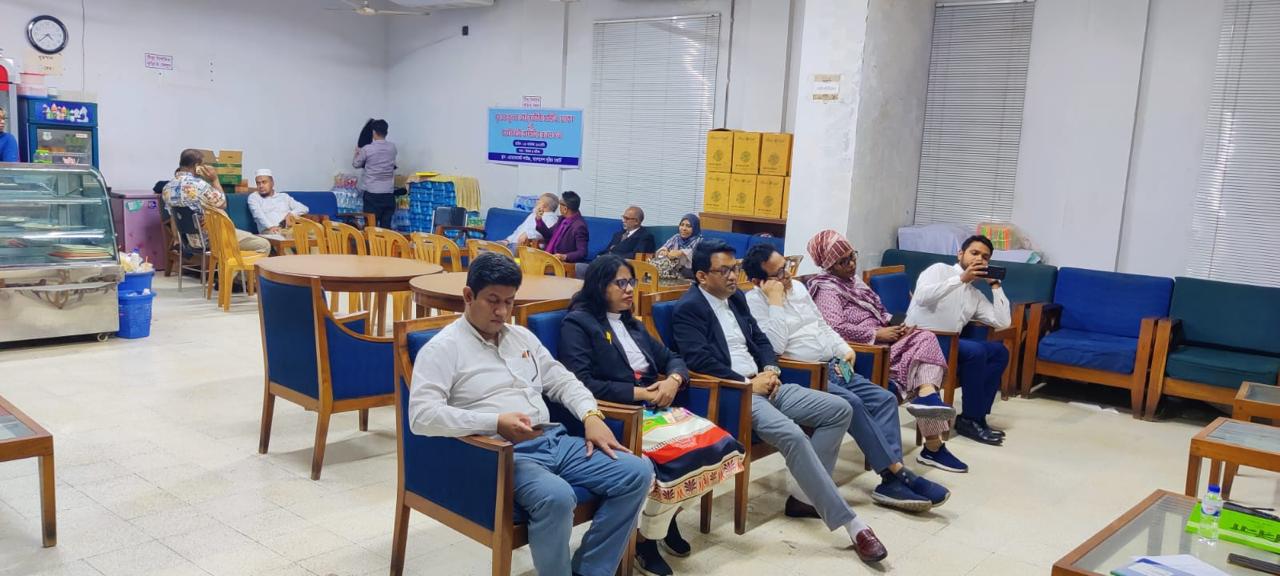 সভার আগে অ্যাডভোকেট লাউঞ্জে সদস্যবৃন্দ
