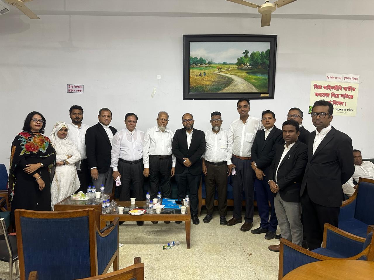 সমিতির কার্যনির্বাহী পরিষদের সদস্যবৃন্দ একসঙ্গে